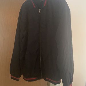 Authentic Gucci coat. Green and red detail. Size medium